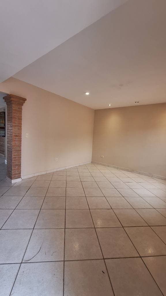En alquiler duplex en Lambaré - zona canal 13 — foto 2
