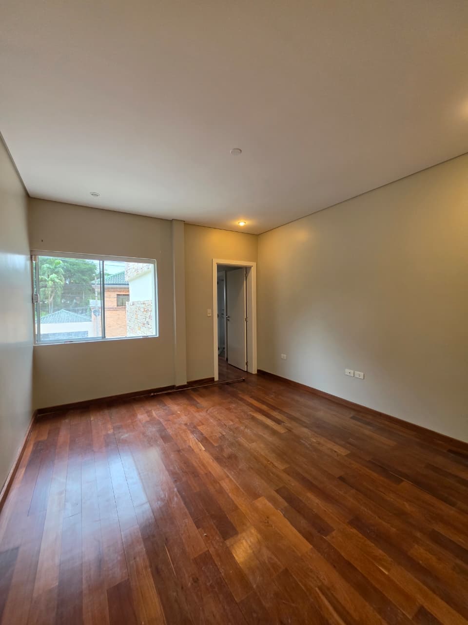 En Alquiler Hermosa Casa En Mburucuya 4 Dorm, foto 4