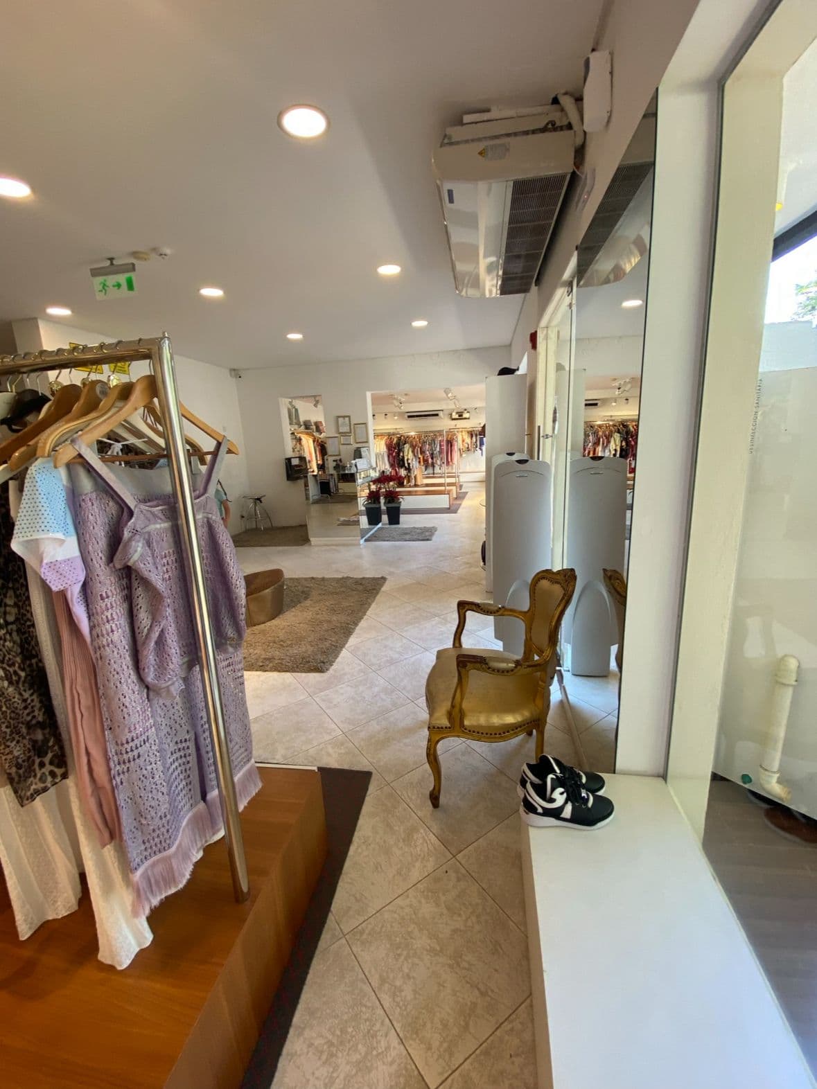 En alquiler amplio salon comercial sobre av boggiani, foto 2