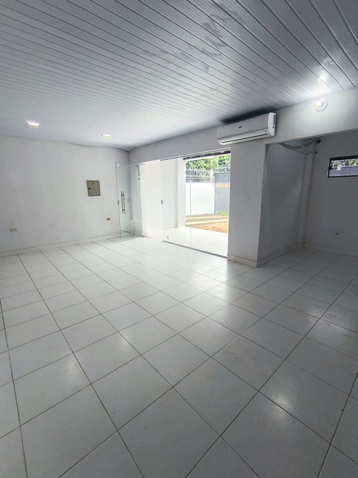 Edificio de 2 Pisos en Luque Maka'i 394 M2, foto 5