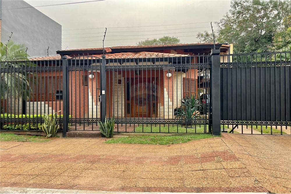 Vendo hermosa casa en Fernando de la Mora-norte
