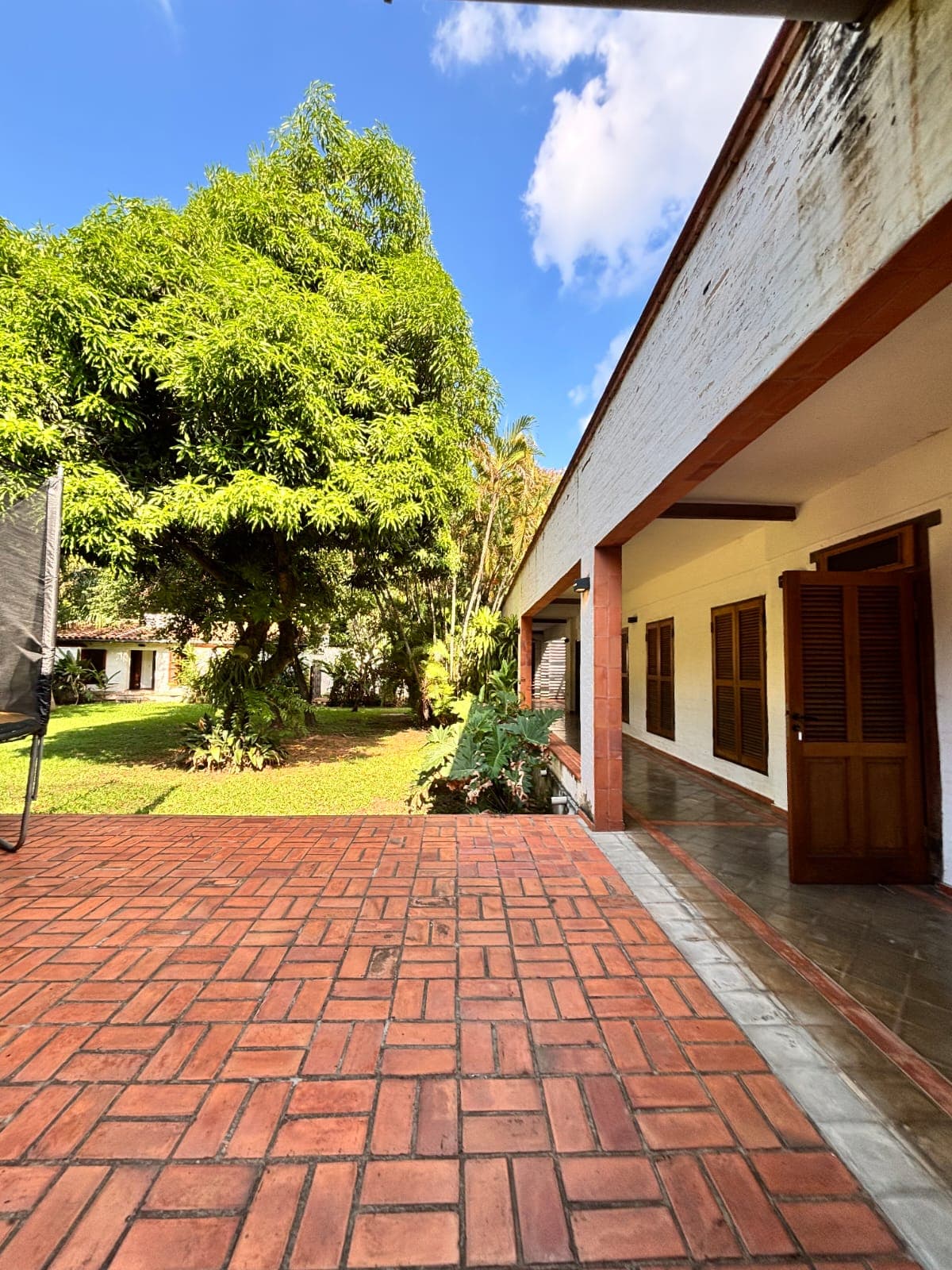 Casona histórica en alquiler en Areguá – sobre avenida principal, foto 4