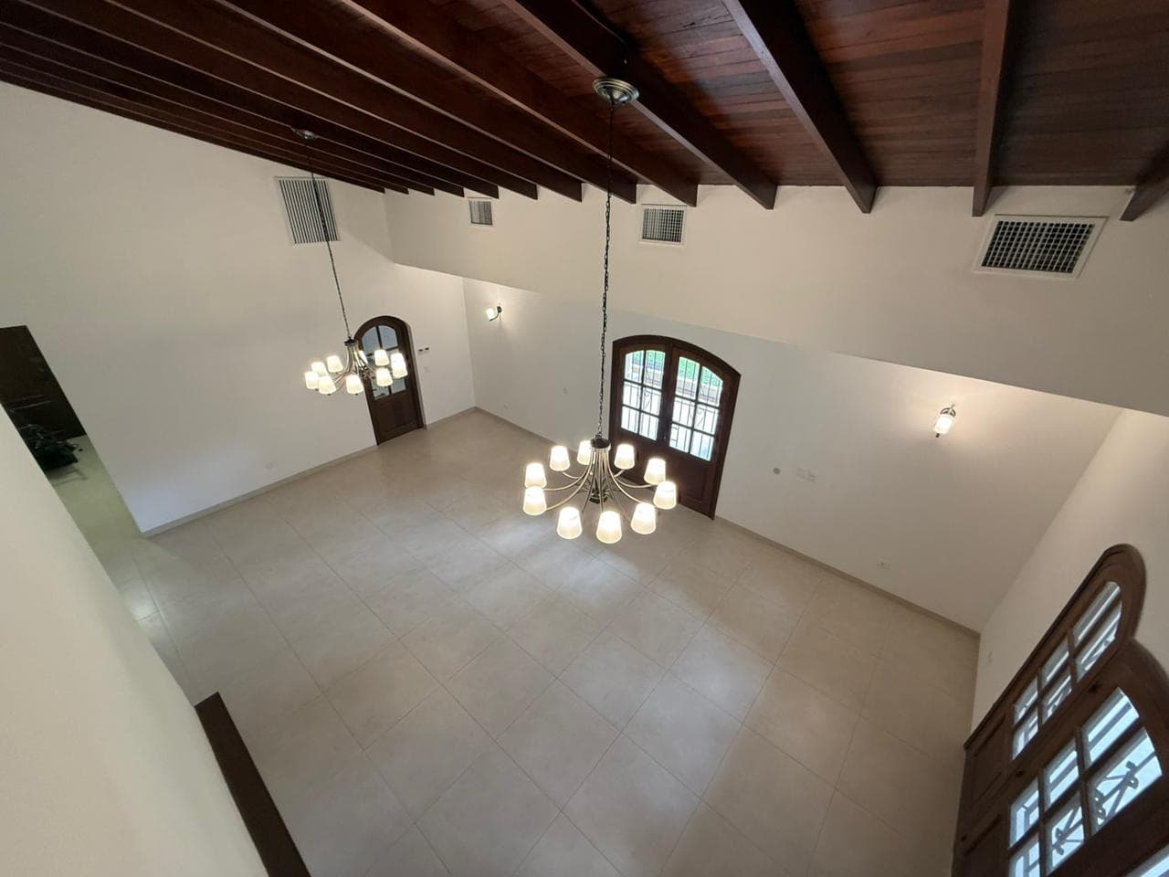 Imponente residencia con piscina y amplio patio en alquiler b. Ycua sati, foto 5