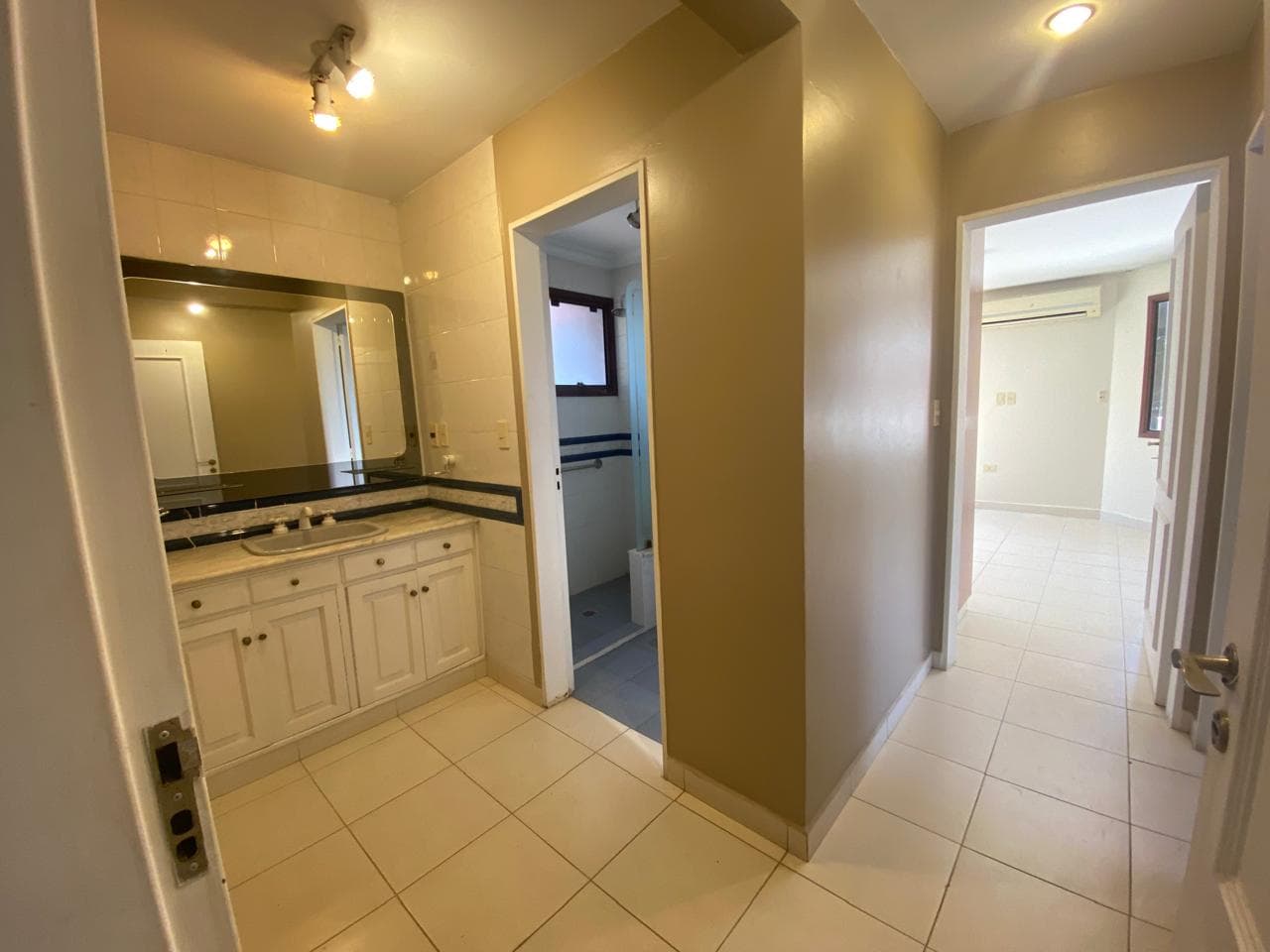 Hermosa y amplia residencia en barrio ycua sati - 5000 usd, foto 4