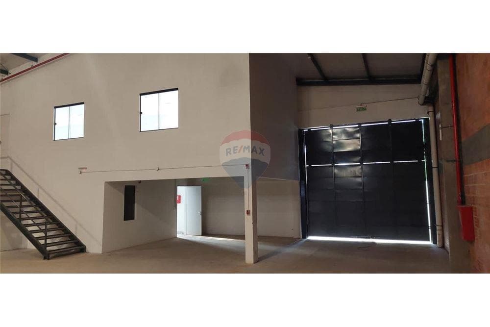 Tinglado de 650 m2 a media cuadra de Ruta Transchaco, zona Asunción Golf Club — foto 4
