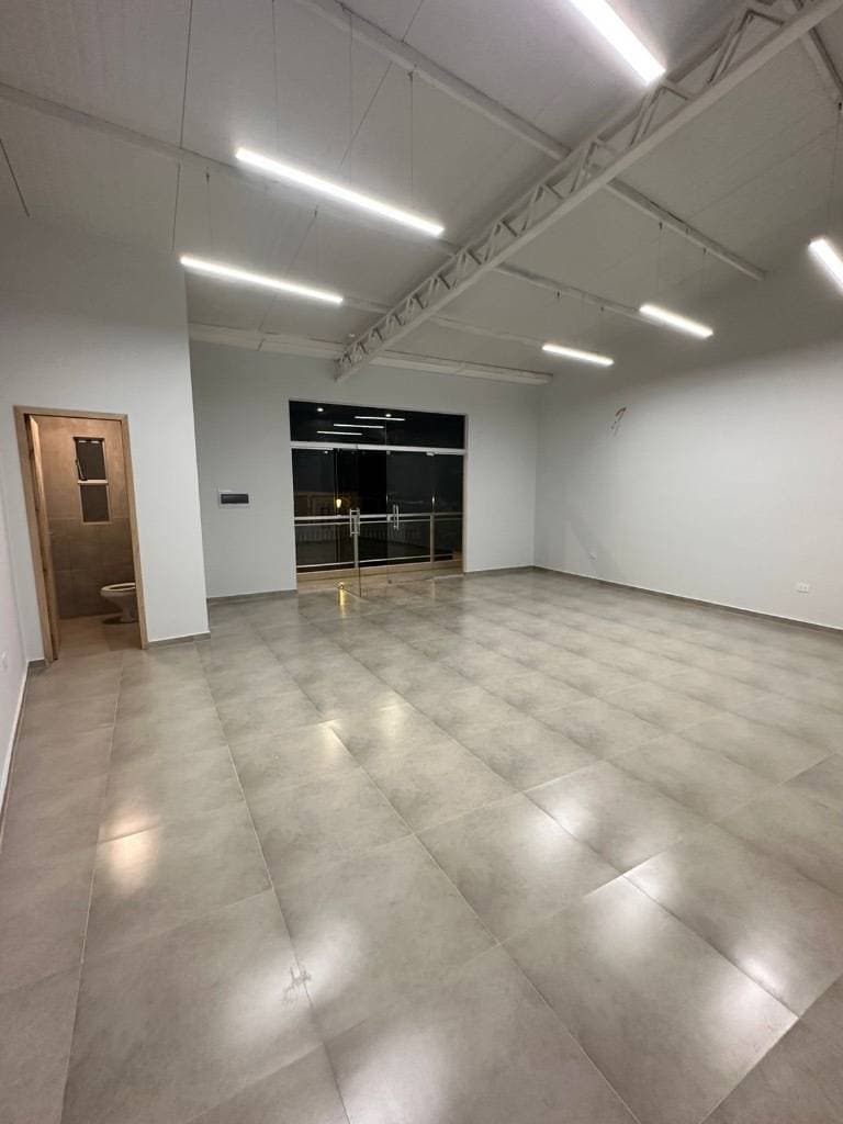 Salones comerciales en el barrio Trinidad, foto 4