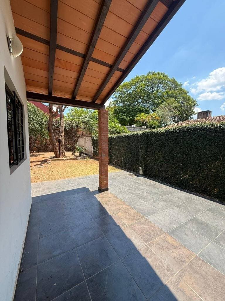 Casa en Alquiler para vivienda u oficina – Barrio Mburicaó, Asunción, foto 4