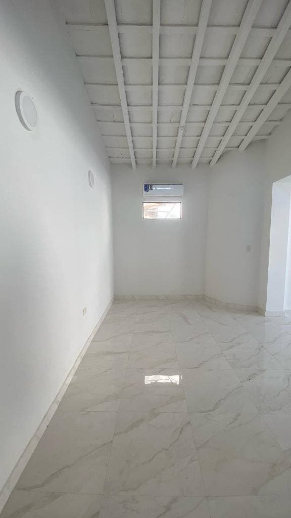 Salon comercial en barrio obrero, foto 2