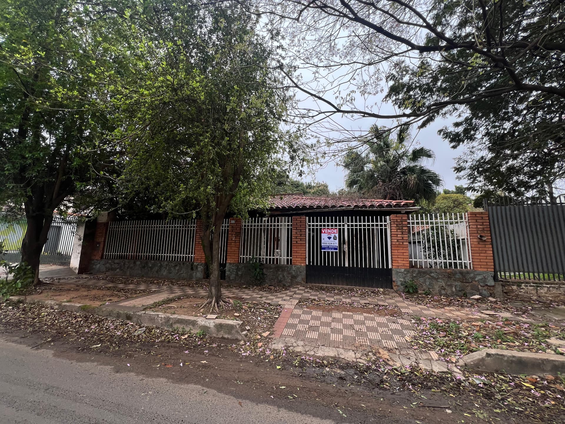 Terreno con casa a refaccionar o demoler en Herrera, foto 2