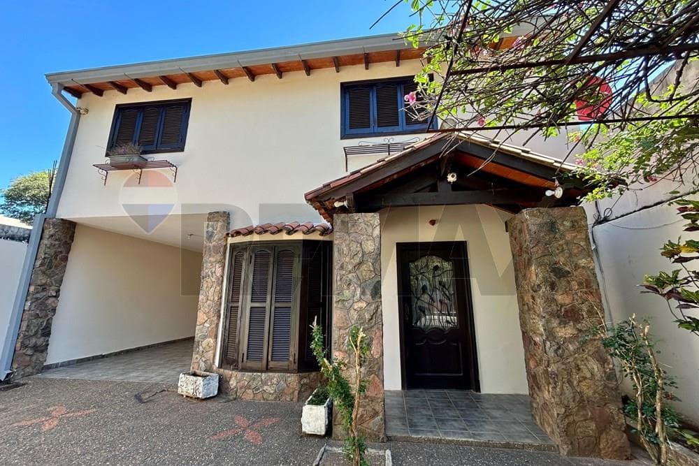 Casa en Fdo de la Mora Zona Sur - B° Leopardi