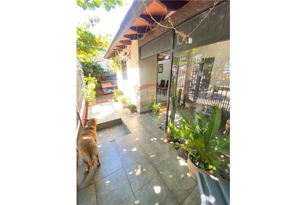 Vendo casa en el barrio Republicano de Asunción