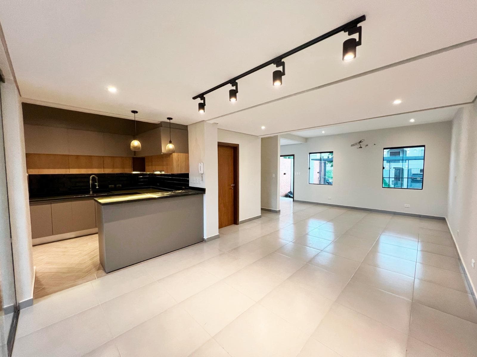 Vendo dúplex estilo moderno - zona yacht