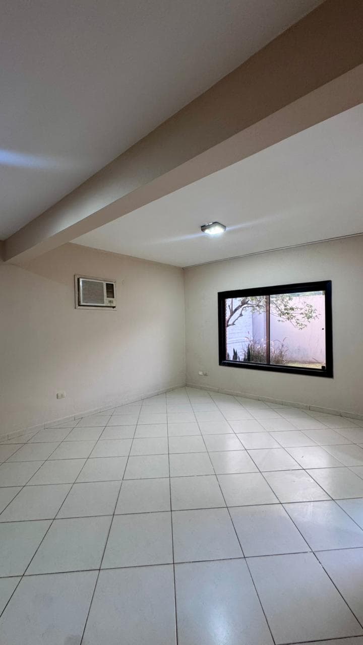 Vendo Casa de 360 m2 en Luque, a 10 Minutos del Eje Corporativo - CLHO7791232