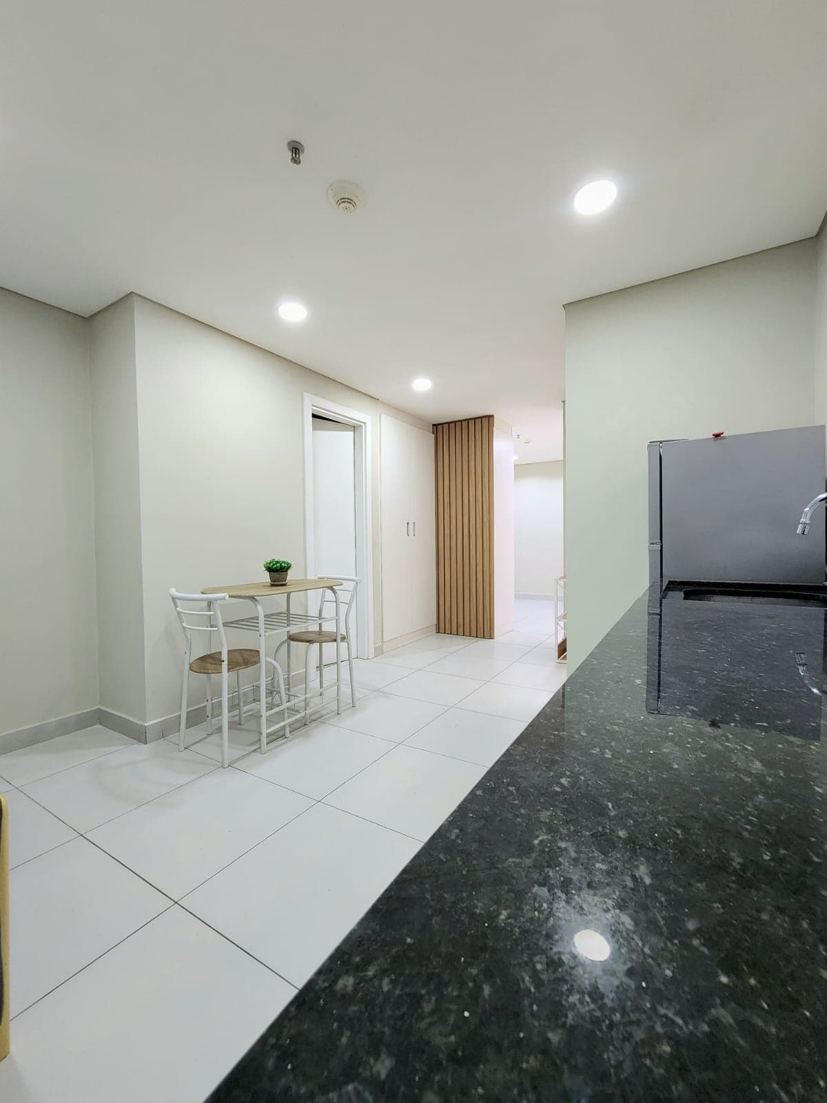 Alquilo departamento 1 dormitorio semiamoblado en los laureles