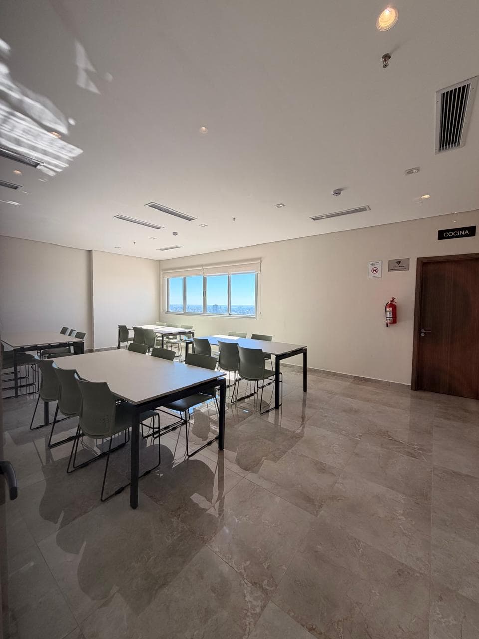 A pasos del shopping la galería en alquiler departamento de 2 dormitorios, foto 4