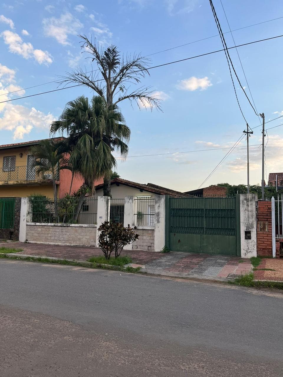 A 1 Cuadra De Santa Teresa. Vendo Casa