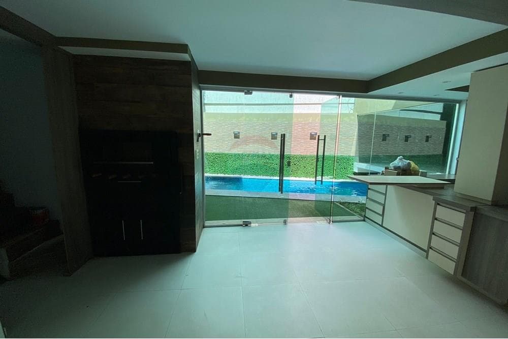 Esta hermosa casa PREMIUN ubicada en Luque, foto 4