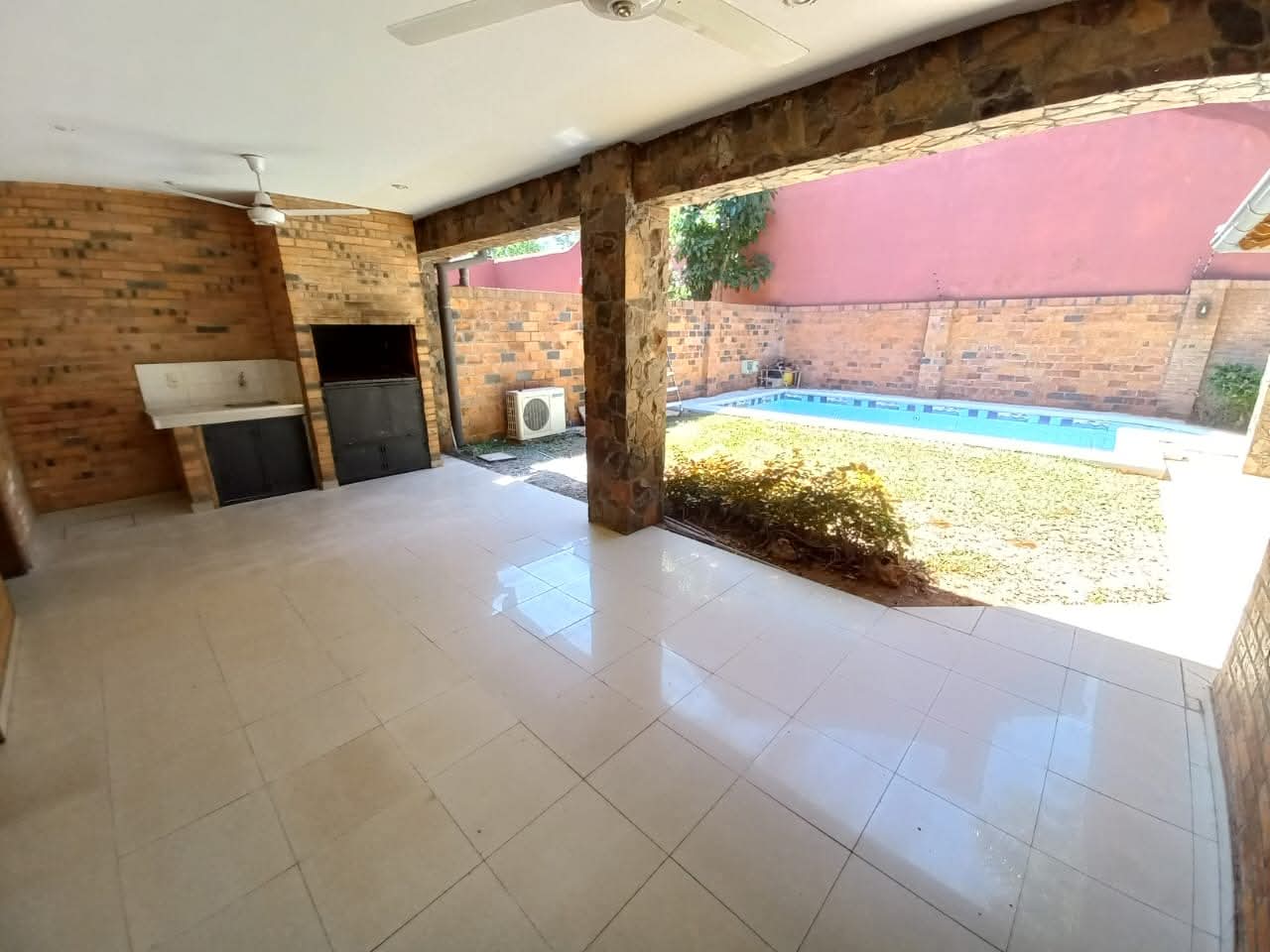 Alquilo hermosa casa en Fernando de la Mora norte zona royal plaza cod 059*