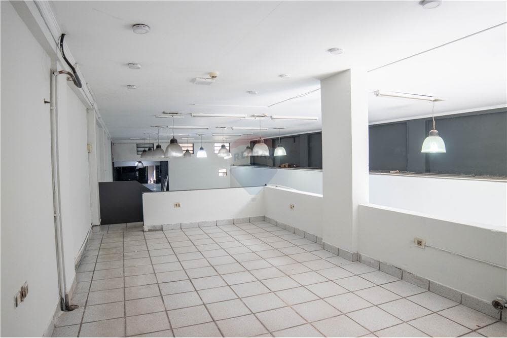 Salon Comercial - Alquiler - Mercado San Lorenzo, foto 4