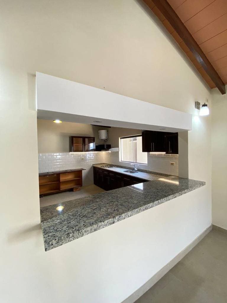 Amplia casa en Fernando de la Mora zona sur — foto 3