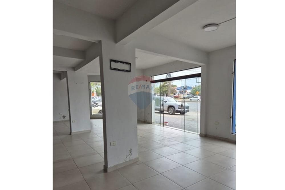 Local Comercial - Alquiler - Loma Pytá, Paraguay — foto 2