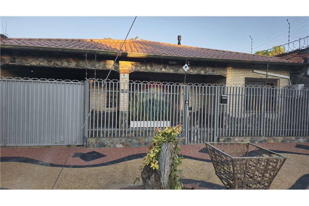 En venta casa de una planta con piscina, foto 1