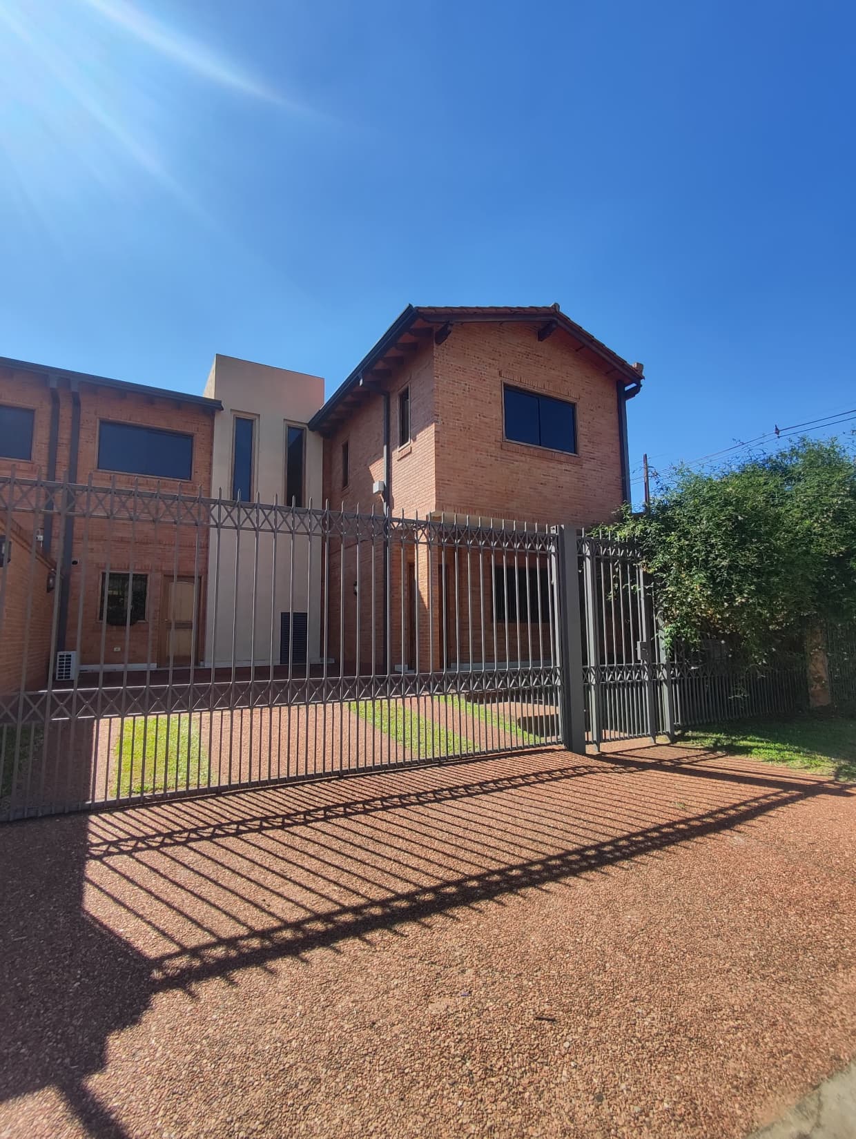 Dúplex con piscina en alquiler – barrio mcal. Estigarribia, foto 2