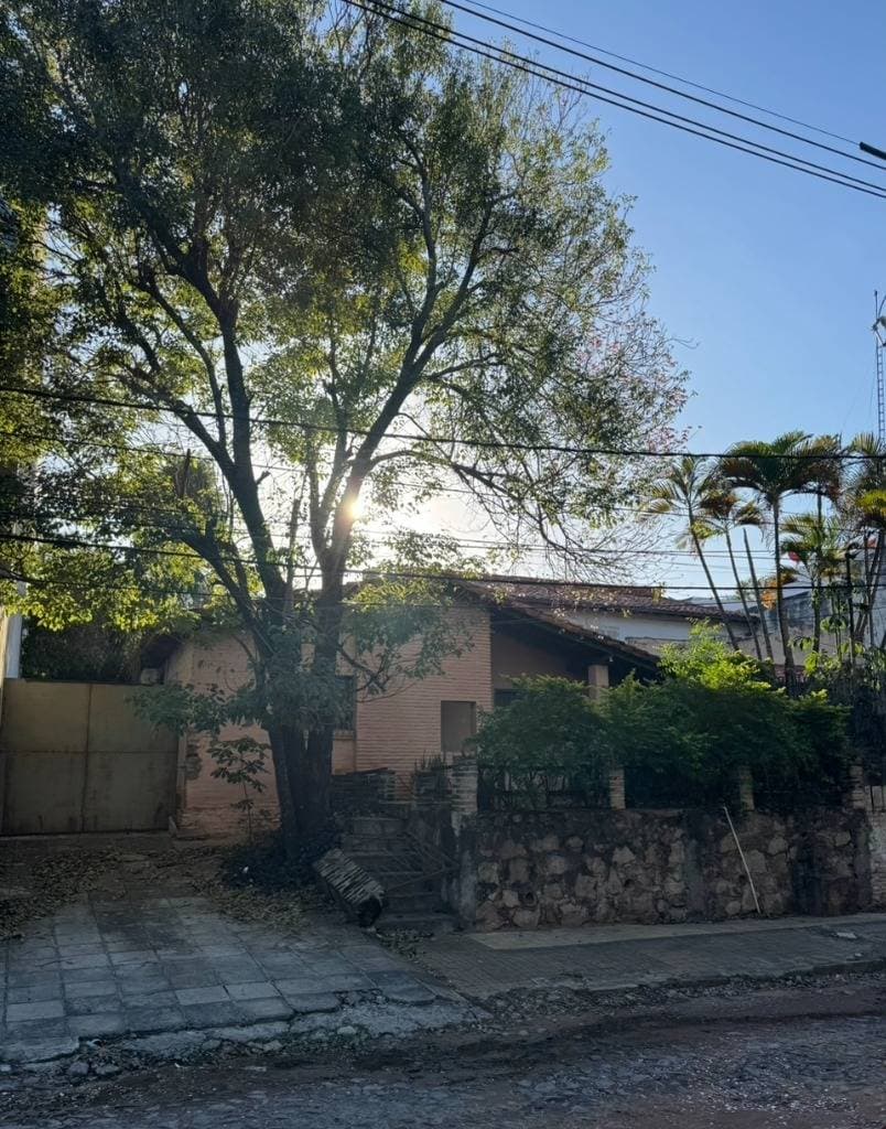 Vendo propiedad en barrio mburucuya