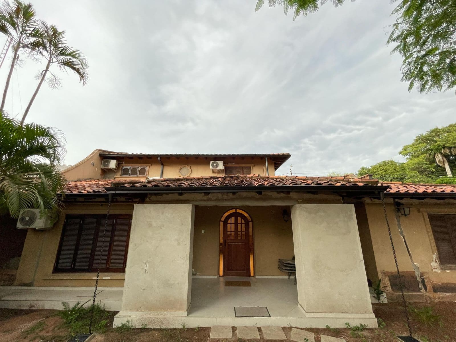 Residencia en esquina. Con potencial de usos mixtos — foto 2