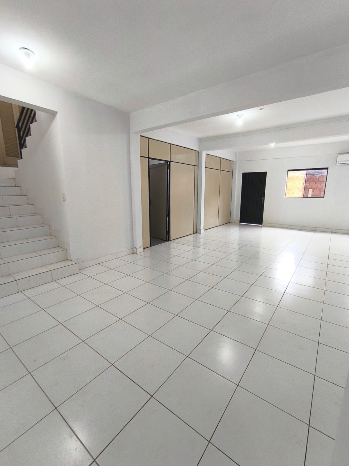 Edificio de 2 Pisos en Luque Maka'i 394 M2, foto 4
