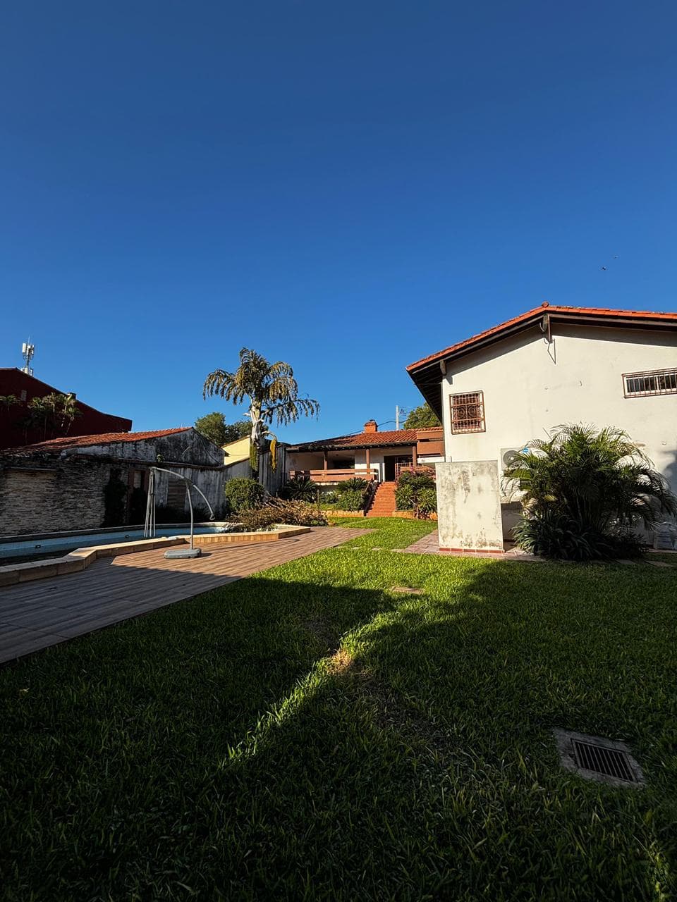 Los laureles, en alquiler, amplia residencia de 6 dormitorios — foto 2