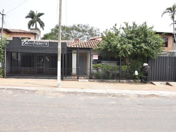 Residencia en venta - Lambaré hermosa ubicación