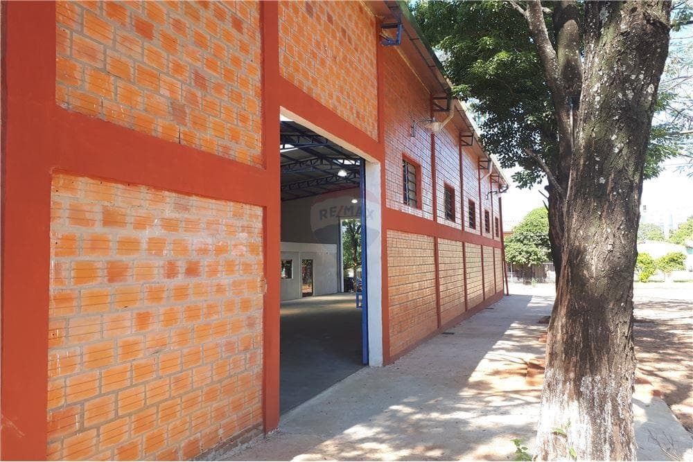 Amplio deposito en Mariano Roque Alonso — foto 4