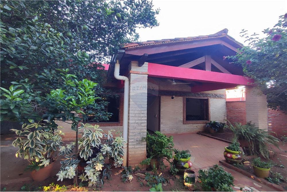 En venta casa en laurelty - Luque, foto 1