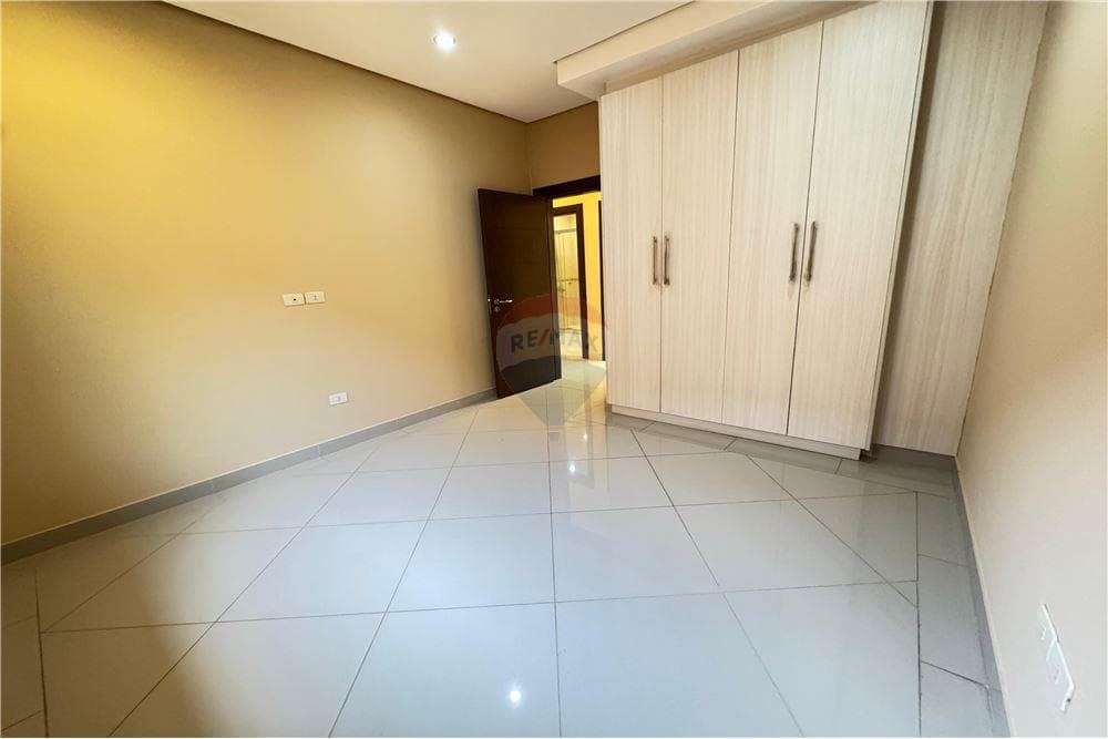 Residencia Exclusiva en Barrio Cerrado Laguna Grande, foto 2