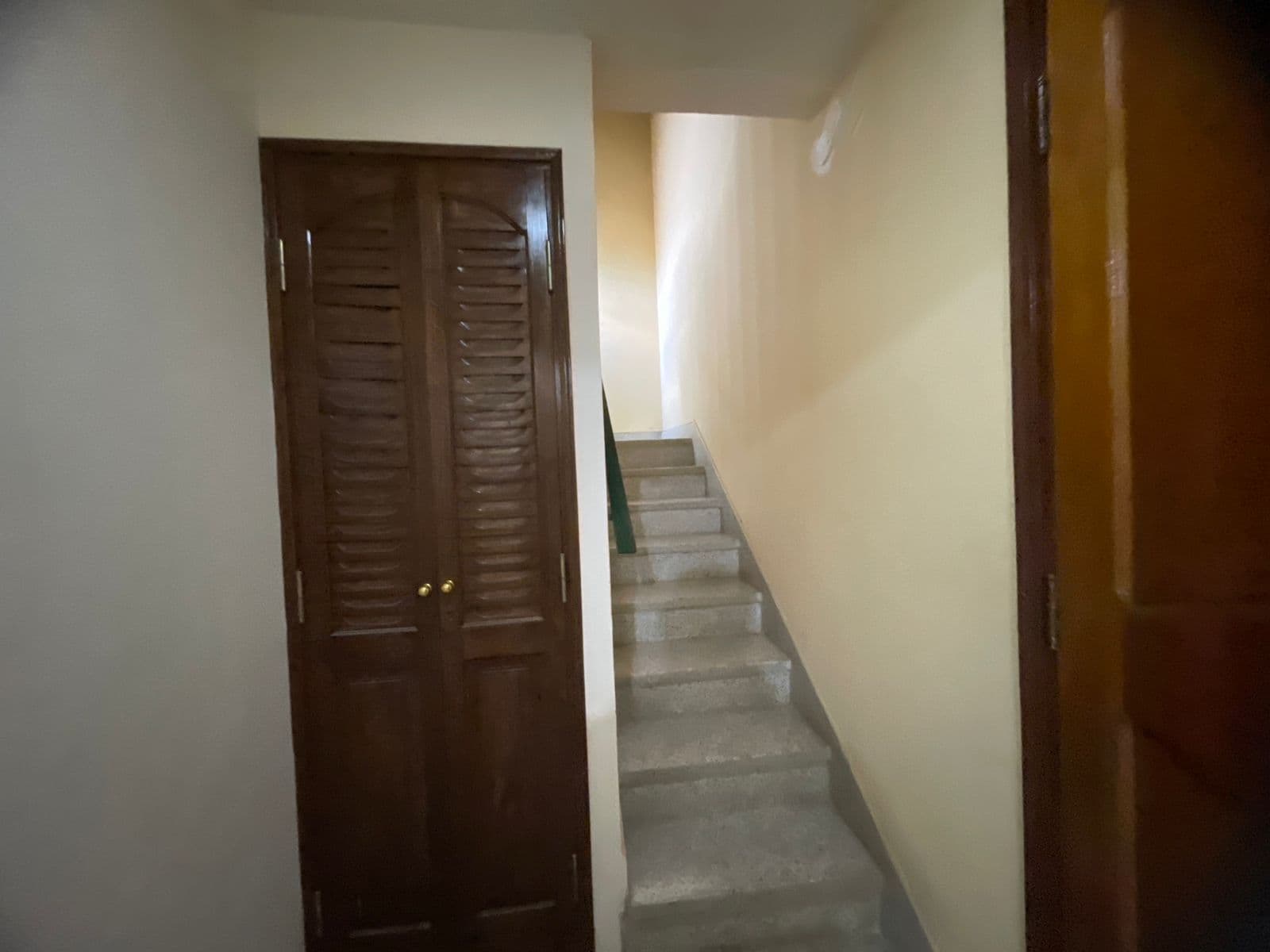 EN ALQUILER – Amplia Casa de 2 Plantas en Barrio Nazareth, foto 5
