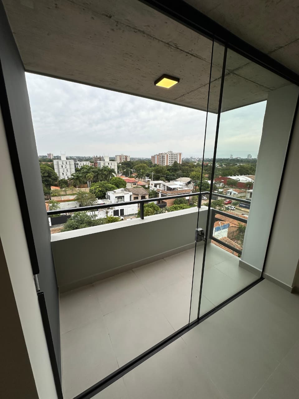 Departamento De 2 Dormitorios En Alquiler. Edificio Insignia, foto 2