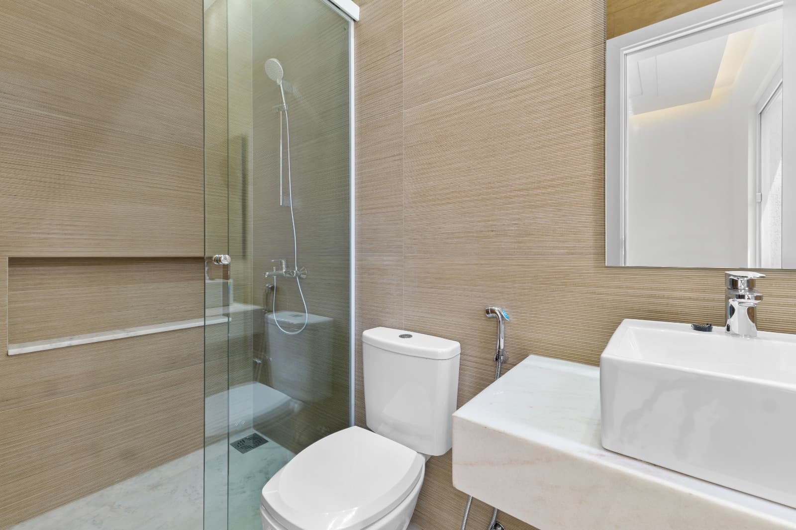 En Venta Casa de 5 dormitorios en suite, a estrenar - En Mburucuya, foto 5