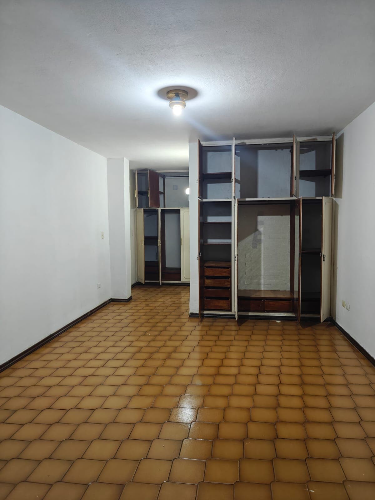 Casa en Alquiler Los Laureles Asunción — foto 5