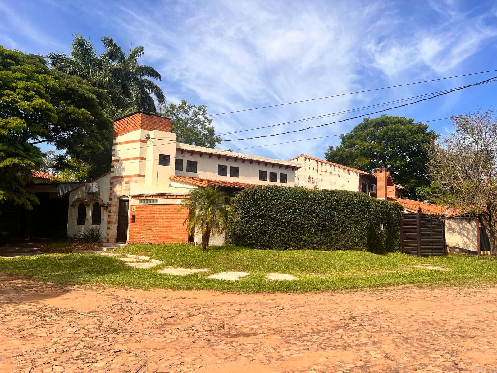 En venta Residencia ideal para Emprendimiento Gastronómico en fdo de la mora