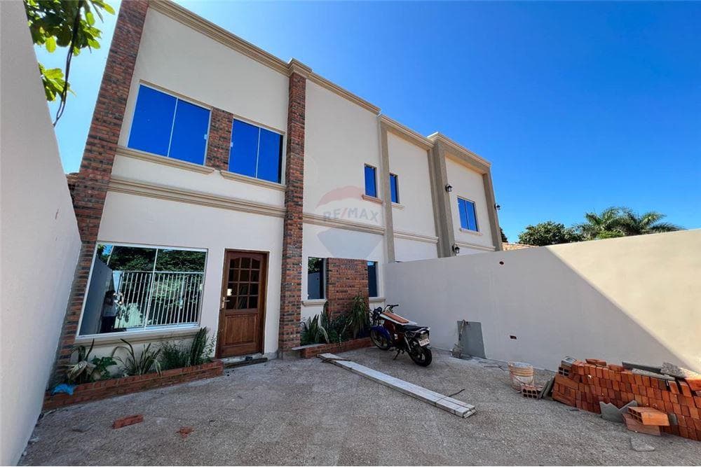 Fino dúplex con patio a estrenar en Villa Elisa