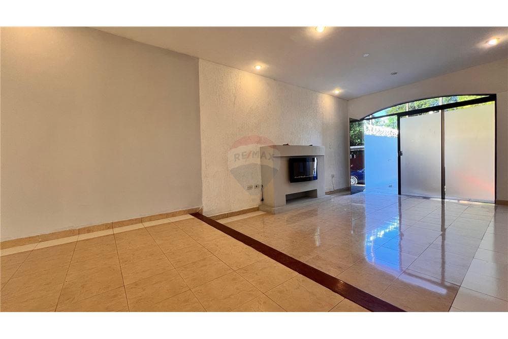 Amplio Duplex en Alquiler, zona Av. Venezuela, foto 4