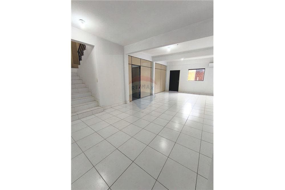 Edificio de 2 Pisos 393 M2 Totales en Luque — foto 3