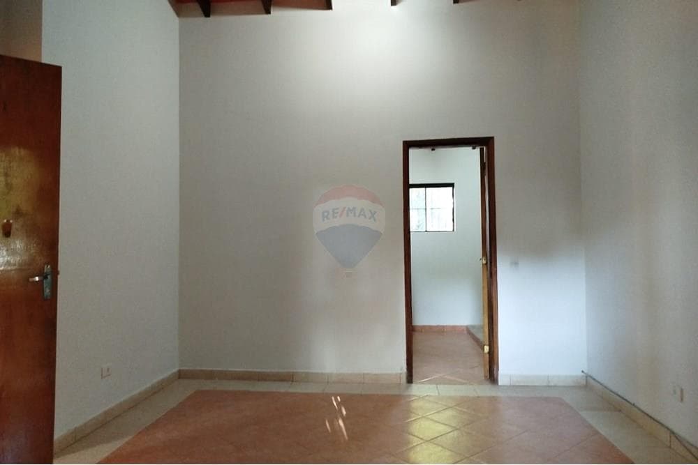 Casa en alquiler Lambaré, barrio valle apu´a, foto 3