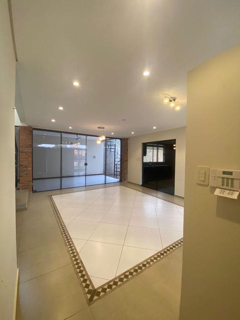 De Amplio Duplex En Barrio Villa Adela - Luque, foto 2