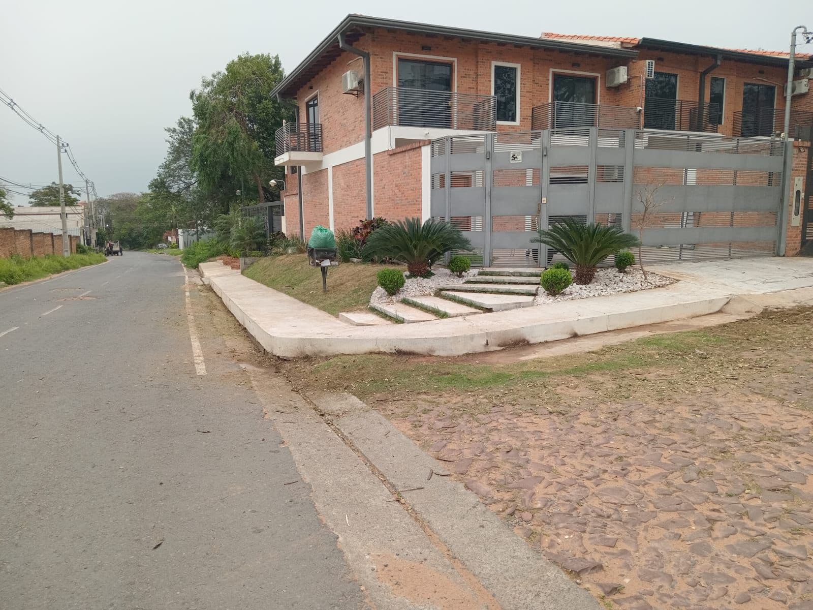 Vendo Duplex en Lambaré Mbachio II