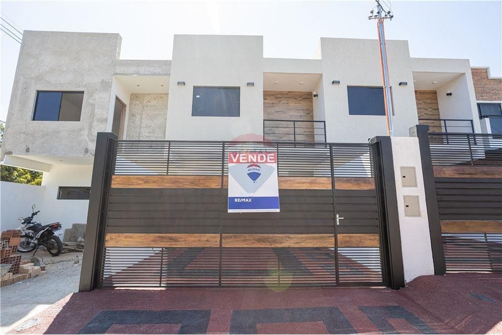 En Venta Dúplex Luque, foto 1