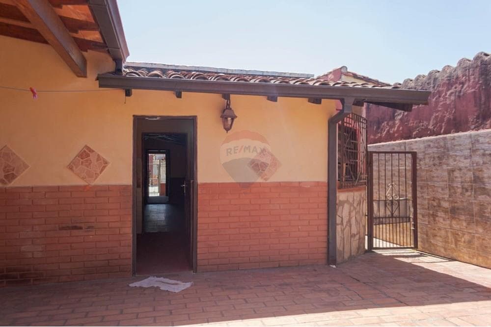 Casa en asuncion barrio tembetary, foto 4