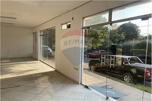Importante salon comercial en itaugua sobre ruta 2 en esquina !!, foto 4