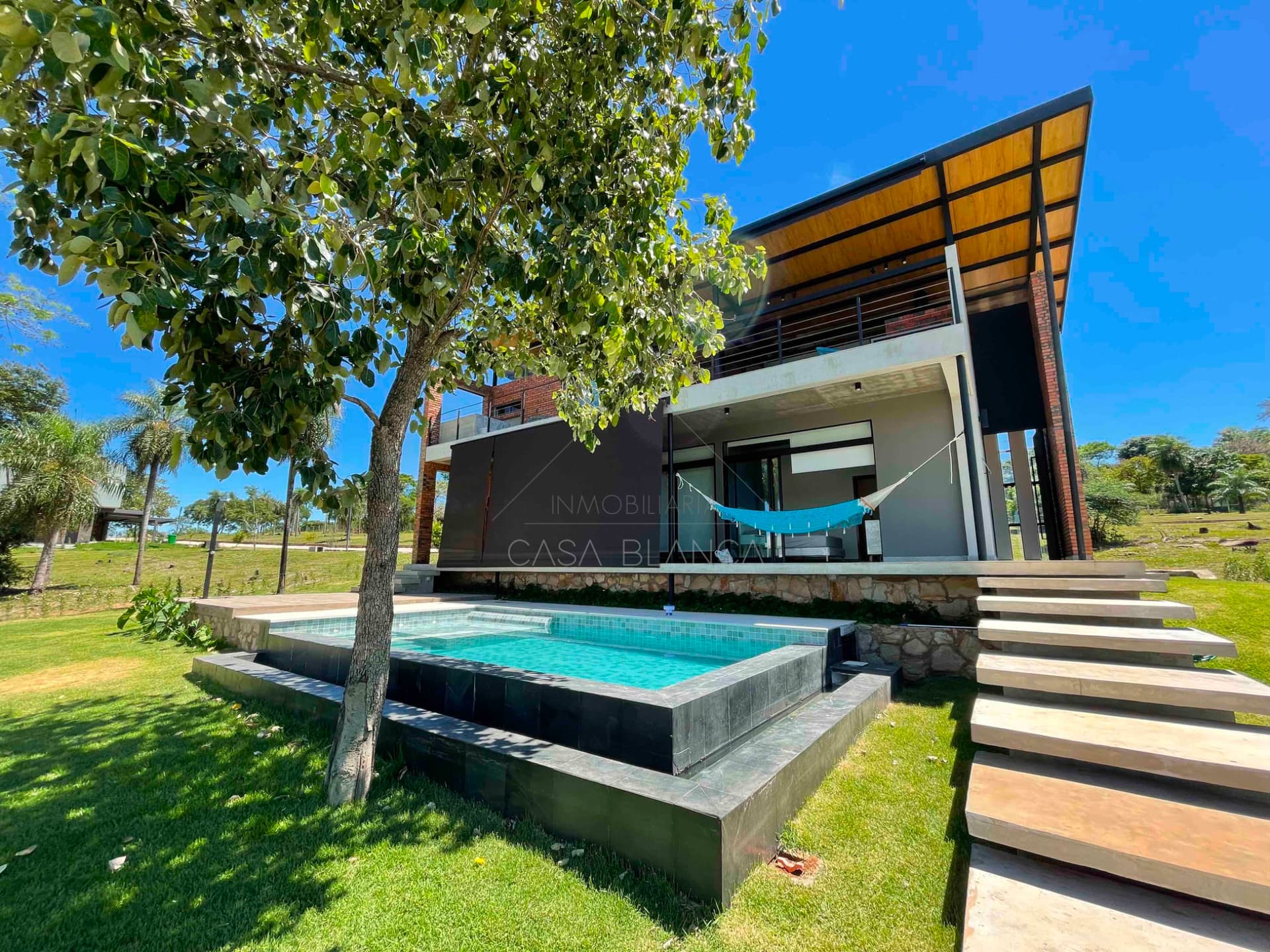 Venta y alquiler temporal Casa con Vista al Lago